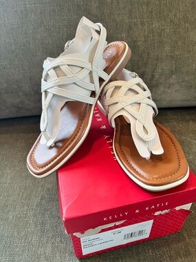 NWT Kelly & Katie White Strappy Toe-Post Sandals
